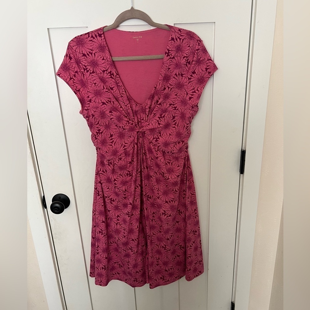 Garnet Hill Twist Front Jersey Dress PINK Floral Cap Sleeve V- Neck Size 10 - Picture 2 of 5